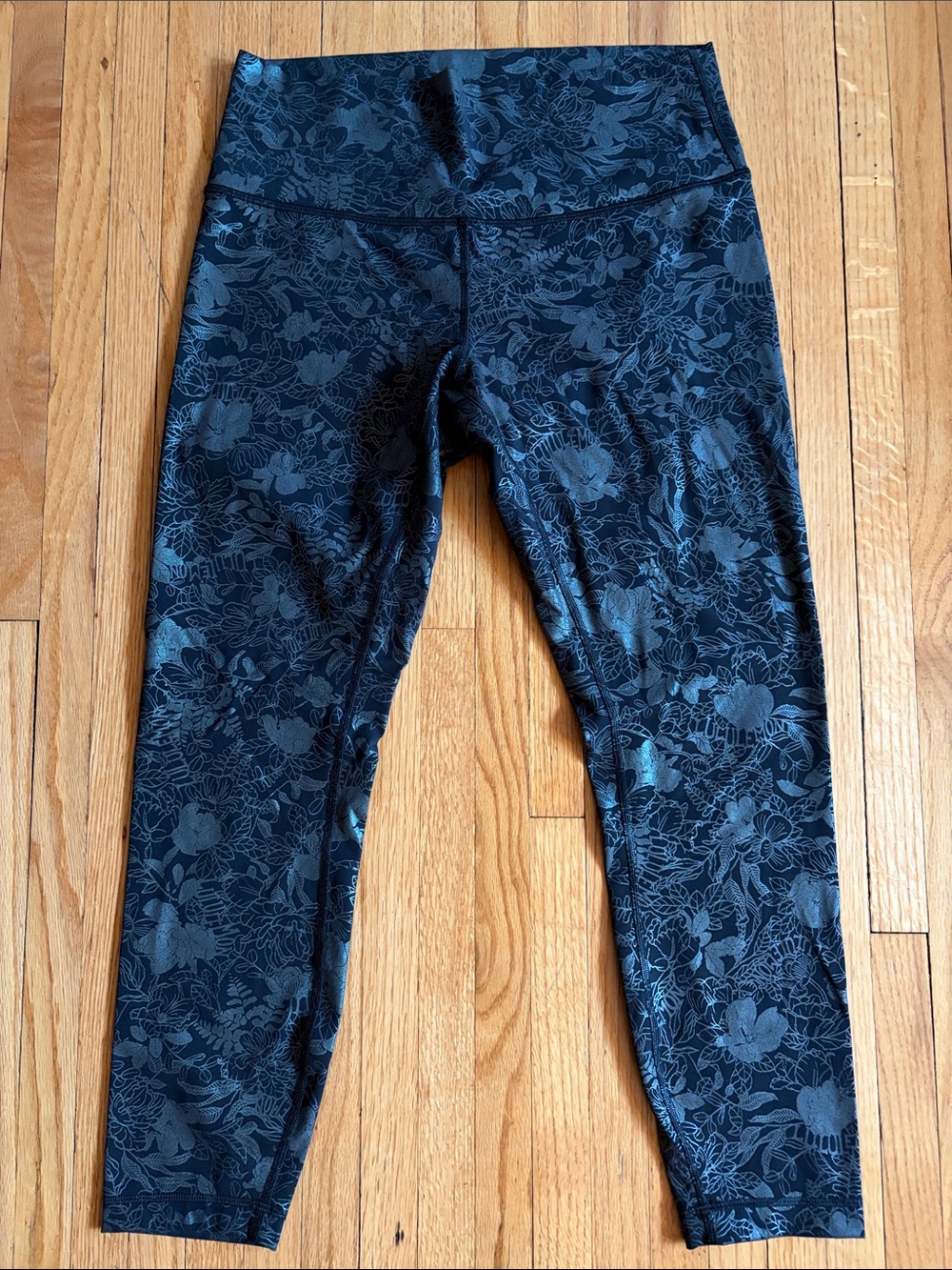 Lululemon Black Silver Floral-Print 3/4 Leggings